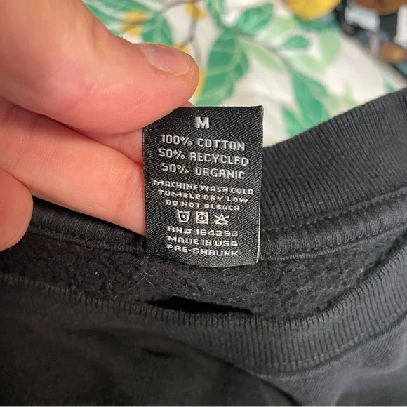 Pleasing Crewneck Medium Harry Styles Black Sweatshirt Casual - Picture 10 of 13